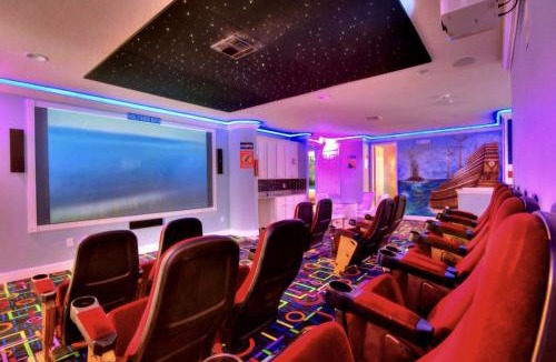 Loughman House | Luxury Infinity & Bowling Villa 14BD Theater Games Pool & Spa