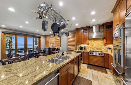 Sierra Shores Condo | Luxury Lakefront Retreat w/A/C, Hot Tub, Gym | PEAK SS12