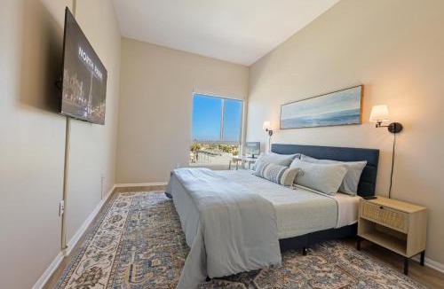 North Park Apartment | Luxury Living in N Park, 2BR, King Beds, Parking