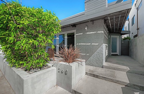 Naples House | Luxury Naples Island Retreat in charming Long Beach with AC