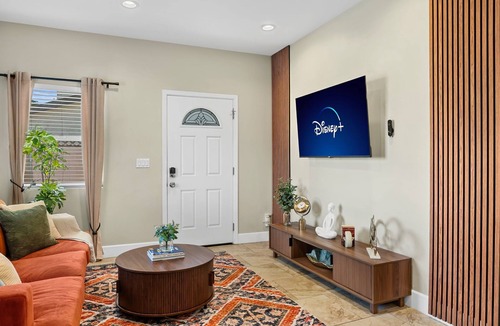 Midway City House | Luxury OC Townhome - Near Disney & Beach -Sleeps 12 - Game Room