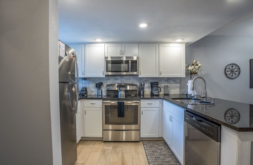 Kissimmee House | Luxury Townhouse Waterpark Lazy River Pools 10 Min to Disney
