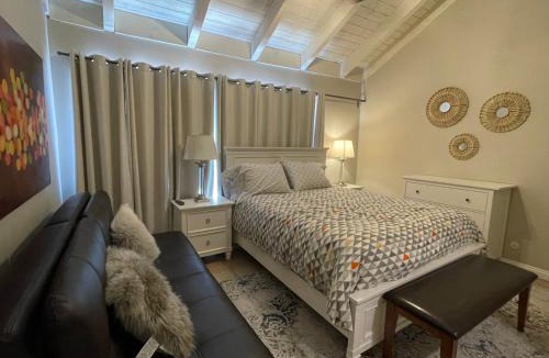 Hermosa Village House | MAGICAL Xcape, POOLS-SPA, WALK 2 DISNEY, CENTRAL AC-HEAT, FULLY EQUIPPED, 2 FREE PARKING SPACES, OWNER MGMT