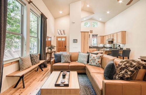 Truckee House | Maple Crest at Winter Creek by Tahoe Getaways - Pet Friendly 3 BR w Bonus Room