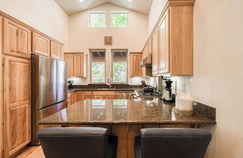 Truckee House | Maple Crest at Winter Creek by Tahoe Getaways - Pet Friendly 3 BR w Bonus Room