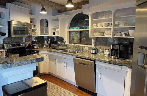 Lagunitas-Forest Knolls House | Marin Castle: Private Resort w Top of World Views, Hot Tub & Mini Golf, 30 Acres
