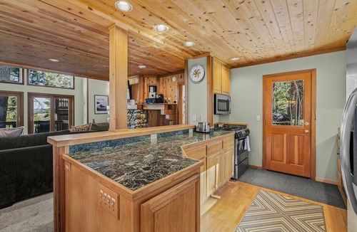 Truckee Cabin | Martis Valley Vistas - Bright Family Home with Private Hot Tub, 2 Living Rooms, near Golf