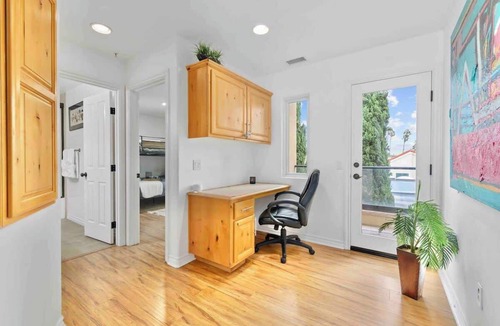 Crown Point Condo | MB Contemporary 4BR/3BA Steps to Sand with Garage