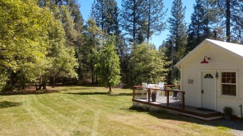 Apple Hill Bed & Breakfast | Meadow Creek Cabin