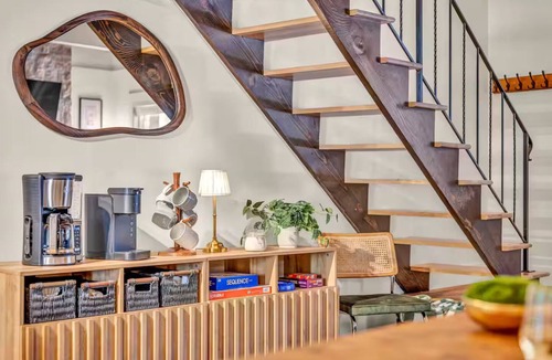 Sunnyside Cabin | Meadows Cabin a Luxe 3-bedroom cabin in Tahoe City perfect for your getaway