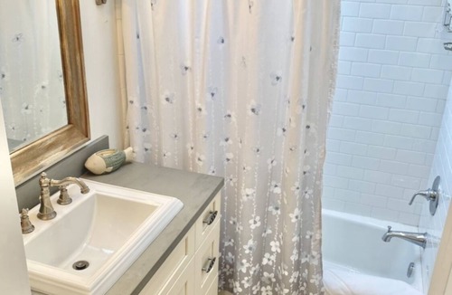 Pacific Grove Cottage | Mermaids & Moonlight By The Sea 1 Minute walk to the Beach License #0447