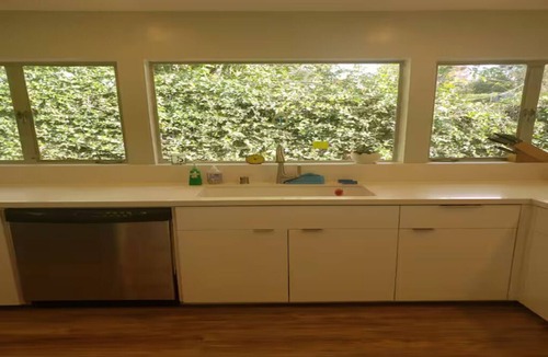 La Canada Flintridge House | Mid Century House w/Pool on top of Private Dr.