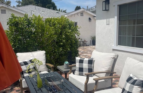 Burbank House | Mid-Century modern studio guest house located in Burbank, CA.