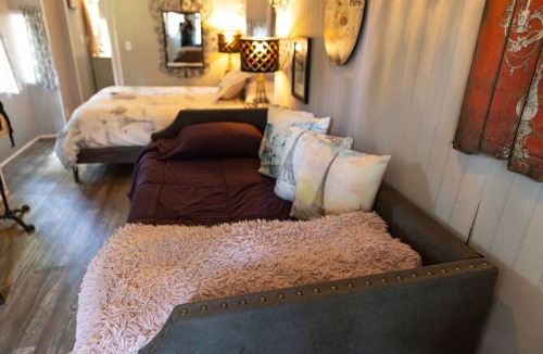 Nice Bed & Breakfast | Midnight in Paris Railroad Caboose Cabin