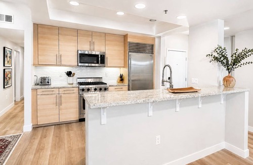 Walnut Creek Apartment | Midterm rental Luxury Walnut Creek condo BART walk