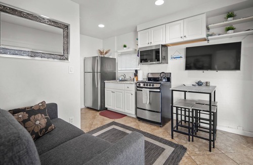 South Mission Beach House | Mission Beach 1BR · Steps to Bay & Ocean · Water Views · Free Parking
