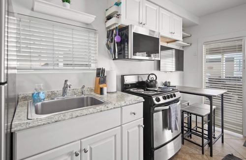 South Mission Beach House | Mission Beach 1BR · Steps to Bay & Ocean · Water Views · Free Parking