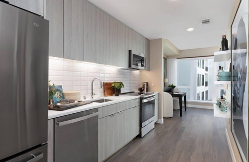 Menlo Park Condo | Modern 1BR Condo with Pool & BBQ at Vasara