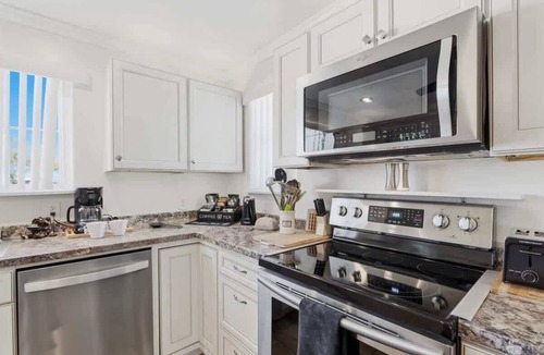 Townsite House | Modern 1BR Retreat with BBQ & Fire Pit - Near Downtown