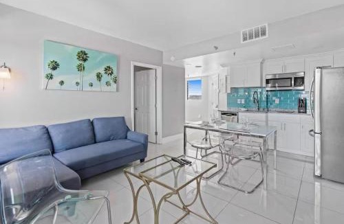 Florida Center Apartment | Modern 2-Bedroom Enclave Condo Retreat
