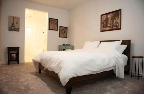 Townsite House | Modern 2BR Townhouse Near Water St & Vegas
