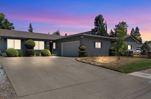 Southeastern Sacramento House | Modern 3BD/2BA Retreat-Walk to Sac State/American River, Near Downtown