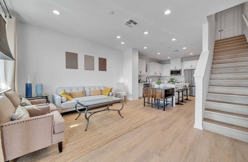 Northwest Anaheim Condo | Modern 3BR Home｜Prime Location｜Fully Furnished｜Garage Access｜Wifi｜#42270