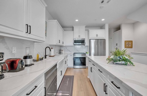 Northwest Anaheim Condo | Modern 3BR Home｜Prime Location｜Fully Furnished｜Garage Access｜Wifi｜#42270