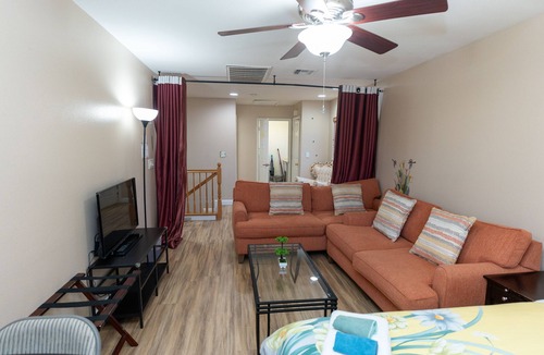 Sovana House | Modern 4BR/2BA House, Cal King Bed, Las Vegas Gem! S Rainbow Blvd & Russell Rd.