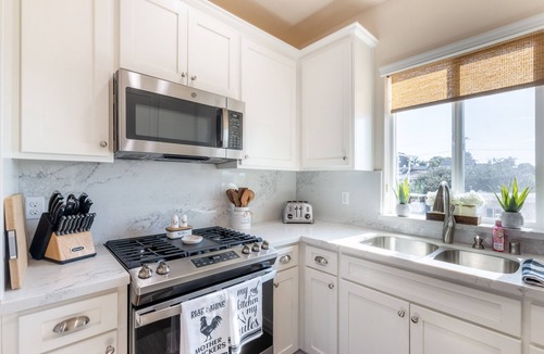 Oceano House | Modern 4BR/4BA Beach Home 360 View Rooftop Firepit All King Beds - Garage