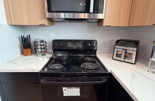 Downtown Los Angeles House | Modern 5BR/5BA Near USC & Downtown LA