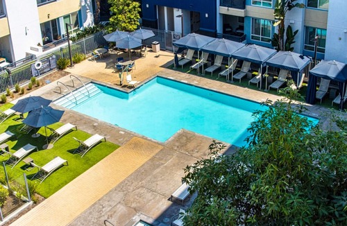 Platinum Triangle Apartment | Modern Anaheim Retreat By Disney- Pool, Gym, WiFi, Outdoor Areas and More