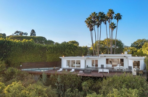 Beverly Glen House | Modern Beverly Hills Estate 180° Jetliner Views
