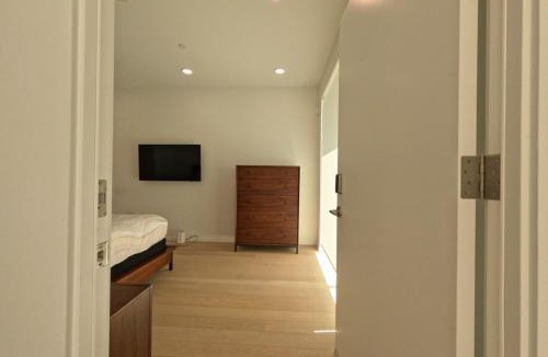 Land Park Apartment | Modern Brand New Stylish Fully Furnished Studio Close to Downtown