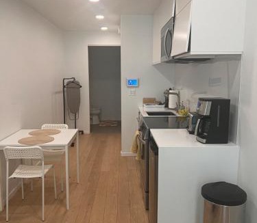 Land Park Apartment | Modern Brand New Stylish Fully Furnished Studio Close to Downtown