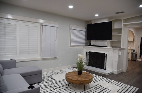 Riverside House | Modern & Cozy Family Home in Wood Streets of Riverside
