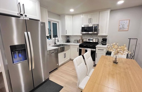 El Cajon House | Modern El Cajon Retreat | Near SDSU and Zoo