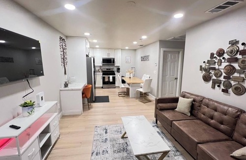 El Cajon House | Modern El Cajon Retreat | Near SDSU and Zoo