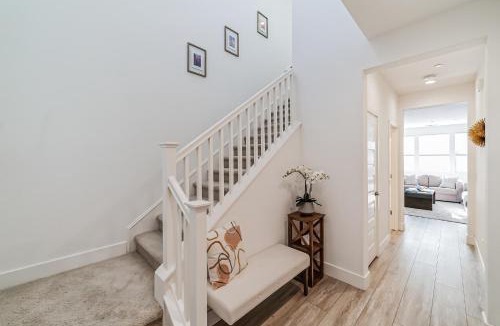 Fairfield House | Modern family-friendly home, Napa, wine country, private backyard, fire pit