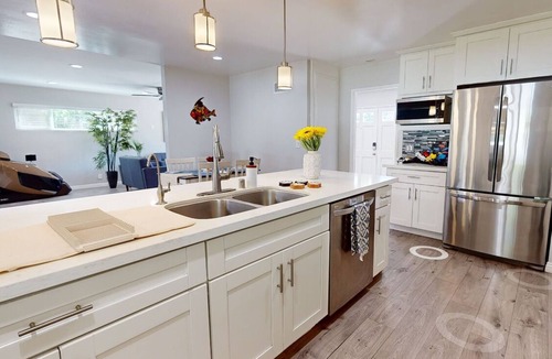 Orange House | Modern Family Oasis – Pet-Friendly & Minutes from Disney