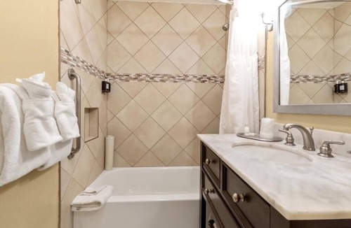 Corte Madera Hotel | Modern Family Suite w/Kitchen | Play Area | Free Parking | Outdoor Pool