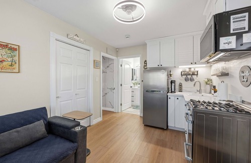 Simi Valley House | Modern Guest Suite, Fireplace, Patio, BBQ, Parking