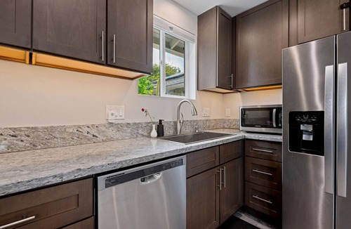 Goleta House | Modern Guesthouse Near USCB + Airport