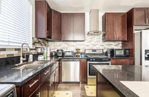 Westminster House | Modern Home Near Disneyland, Beaches, and Little Saigon
