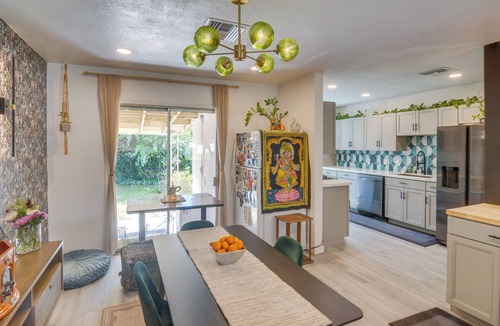 Valley Glen House | Modern LA Home w/Garden - Work & Explore!