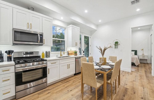 Burbank House | Modern LA Pool Home · Fire Pit · Sleeps 6 · 20 min to Universal · SoFi 22 mi