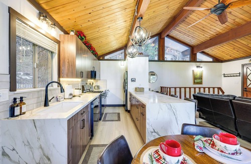 Arrowhead Villas Cabin | Modern Lake Arrowhead Retreat: 3 Mi to Village