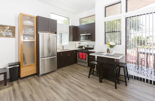 Venice House | Modern Loft Rooftop Deck Venice Beach Studio Bedroom Apts by RedAwning
