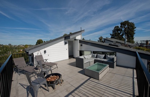 Venice House | Modern Loft Rooftop Deck Venice Beach Studio Bedroom Apts by RedAwning