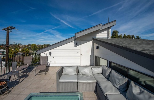 Venice House | Modern Loft Rooftop Deck Venice Beach Studio Bedroom Apts by RedAwning